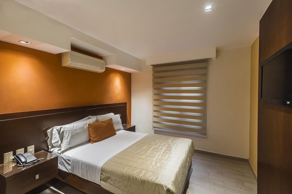 Hotel Puerta Del Sol Guadalajara Zapopan Exterior photo