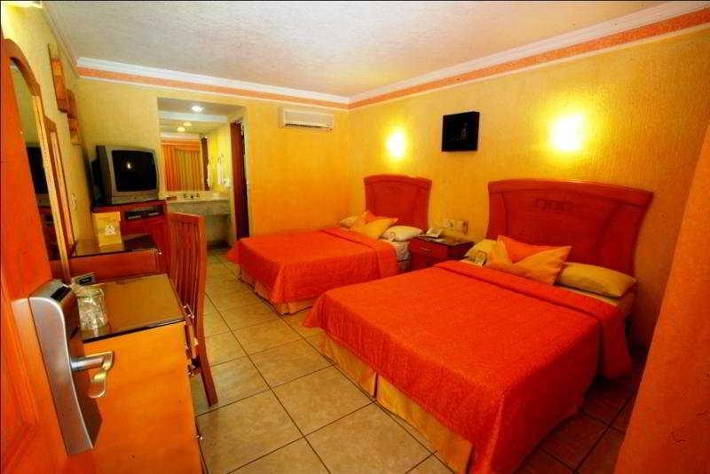 Hotel Puerta Del Sol Guadalajara Zapopan Room photo