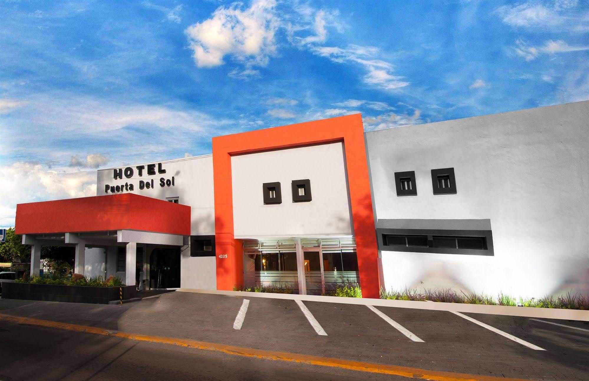 Hotel Puerta Del Sol Guadalajara Zapopan Exterior photo